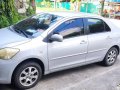 Selling Pearl White Toyota Vios 2010 in Dasmariñas-2