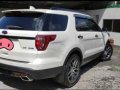 Selling Pearl White Ford Explorer 2017 in Magalang-5