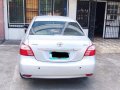 Selling Pearl White Toyota Vios 2010 in Dasmariñas-3