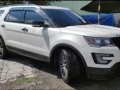 Selling Pearl White Ford Explorer 2017 in Magalang-7