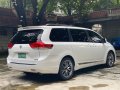 Selling White Toyota Sienna 2013 in Malabon-2