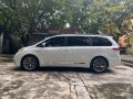 Selling White Toyota Sienna 2013 in Malabon-2