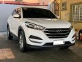 Selling Pearl White Hyundai Tucson 2016 in Silang-7