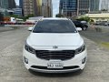 Selling Pearl White Kia Carnival 2018 in Pasig-7