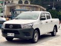 Selling White Toyota Hilux 2019 in Makati-7