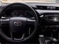 Selling White Toyota Hilux 2019 in Makati-6