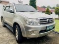 Selling Pearl White Toyota Fortuner 2011 in Taal-4