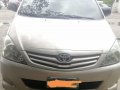 Selling Pearl White Toyota Innova 2010 in Taguig-9