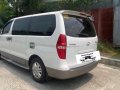 Selling White Hyundai Starex 2020 in Quezon City-3