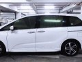 Selling White Honda Odyssey 2015 in Makati-8