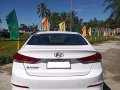  White Hyundai Elantra 2018 for sale in Manual-6