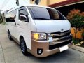 Selling White Toyota Hiace 2017-9