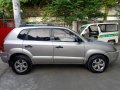 Second hand First Owned 2009 Hyundai Tucson 2.0 GL 4x2 MT for sale in good condition-3