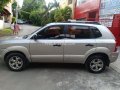 Second hand First Owned 2009 Hyundai Tucson 2.0 GL 4x2 MT for sale in good condition-1