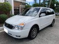 Pearl White Kia Carnival 2014 for sale in Automatic-9