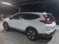 Selling White Honda CR-V 2018 in Mandaluyong-5