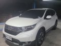 Selling White Honda CR-V 2018 in Mandaluyong-6