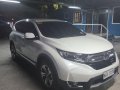 Selling White Honda CR-V 2018 in Mandaluyong-7