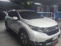 Selling White Honda CR-V 2018 in Mandaluyong-1