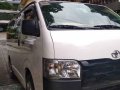 Selling White Toyota Hiace 2017 in Makati-5