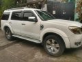 Selling White Ford Everest 2012 in Pasig-0