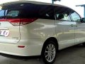 Selling White Toyota Previa 2014 in Makati-6