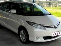 Selling White Toyota Previa 2014 in Makati-9
