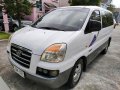 Selling White Hyundai Starex 2006 in Manila-9