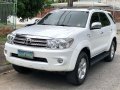 Selling Pearl White Toyota Fortuner 2010 in Las Piñas-7