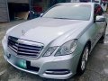 Selling Pearl White Mercedes-Benz E300 2011 in Pasig-2