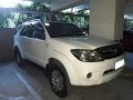 Selling White Toyota Fortuner 2006 in Mandaluyong-3