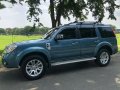 Selling Blue Ford Everest 2014 in Makati-7