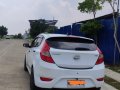 Selling Pearl White Hyundai Accent 2016 in Pasay-1