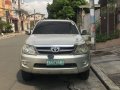 Selling Pearl White Toyota Fortuner 2006 in Taguig-9