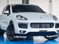 White Porsche Cayenne 2018 for sale in Automatic-9