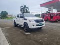 Selling White Toyota Hilux 2013 in Muntinlupa-9