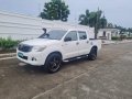 Selling White Toyota Hilux 2013 in Muntinlupa-0