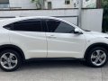 Selling Pearl White Honda Hr-V 2015 in Makati-5