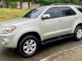 Pearl White Toyota Fortuner 2011 for sale in Mandaluyong -9