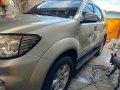 Selling Pearl White Toyota Fortuner 2011 in Quezon-4