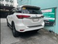 Selling White Toyota Fortuner 2018 SUV -3