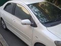 Pearl White Toyota Vios 2013 for sale in Mandaluyong-1
