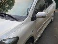 Pearl White Toyota Vios 2013 for sale in Mandaluyong-3