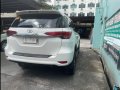 Selling White Toyota Fortuner 2018 SUV -1