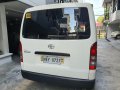 Selling White Toyota Hiace 2018 in Quezon City-7