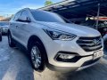 White Hyundai Santa Fe 2017 for sale in Automatic-7