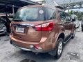 Brown Isuzu Mu-X 2015 for sale in Automatic-5