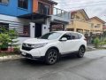 Pearl White Honda Cr-V 2019 for sale in Automatic-0
