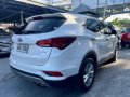 White Hyundai Santa Fe 2017 for sale in Automatic-5