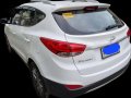 Selling Pearl White Hyundai Tucson 2015 in Manila-4